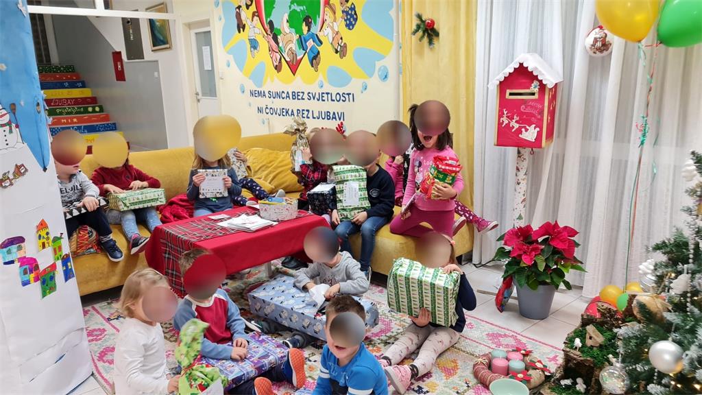 Na Fakultetu je u tijeku akcija božićnog darivanja djece iz Dječjeg doma Maestral